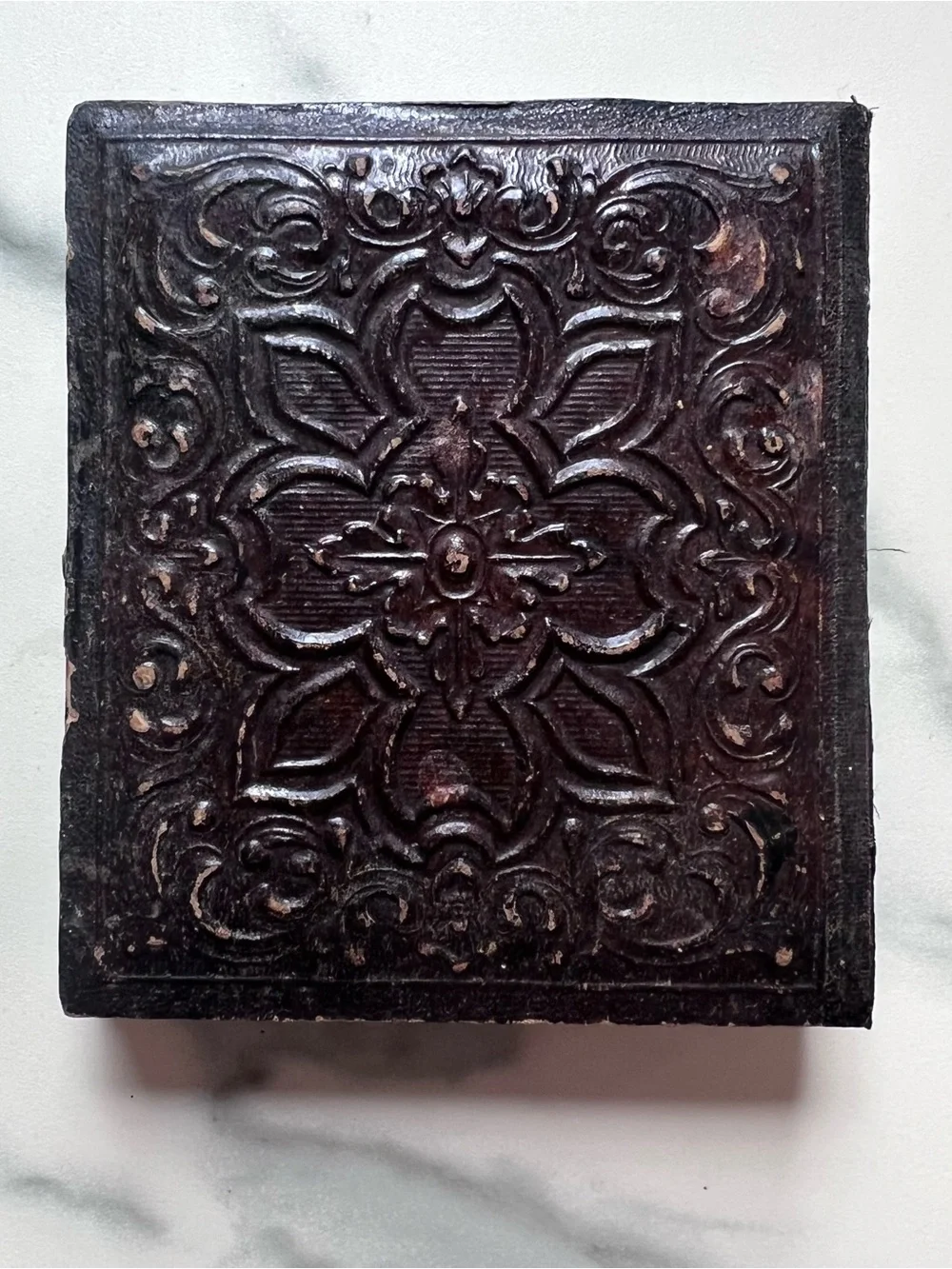 Antique 1850s Daguerreotype Portrait - Wood and Resin Case w/ Velvet Lining - Picture 3 of 16